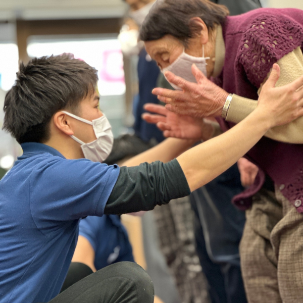 運動指導の様子　理学療法士(CORET)