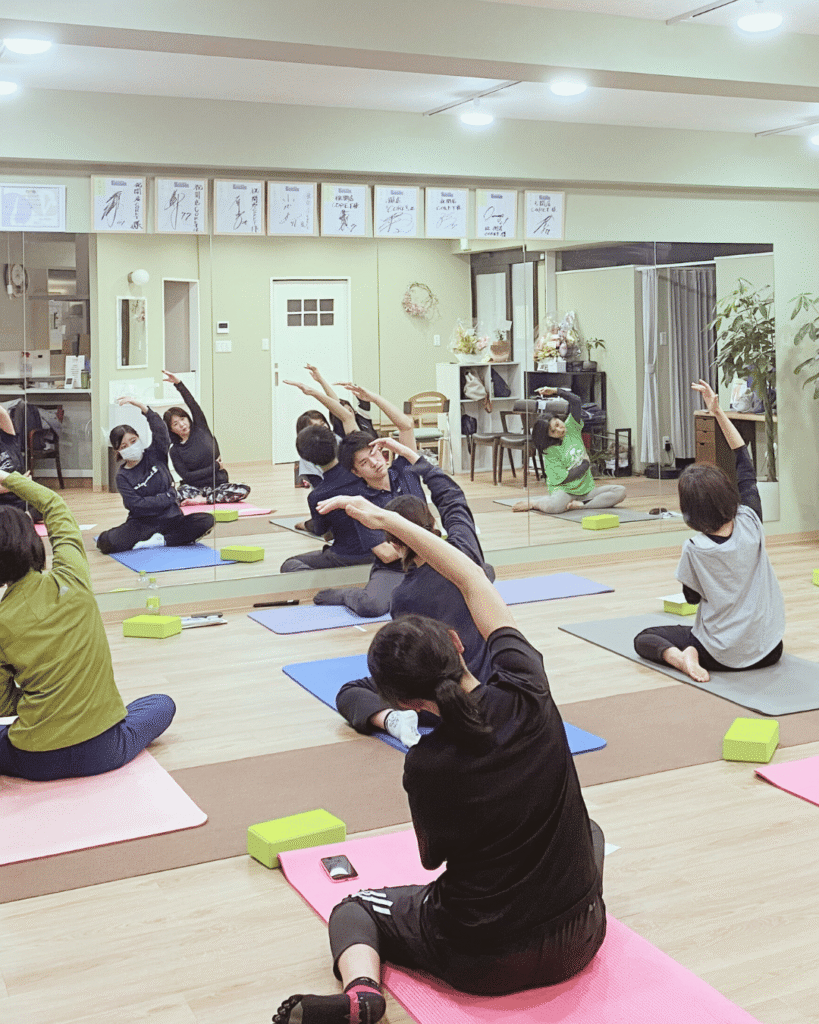 整体＆ピラティススタジオCORETで行う少人数制ピラティスグループレッスンの様子｜横浜市金沢区・京急富岡エリア